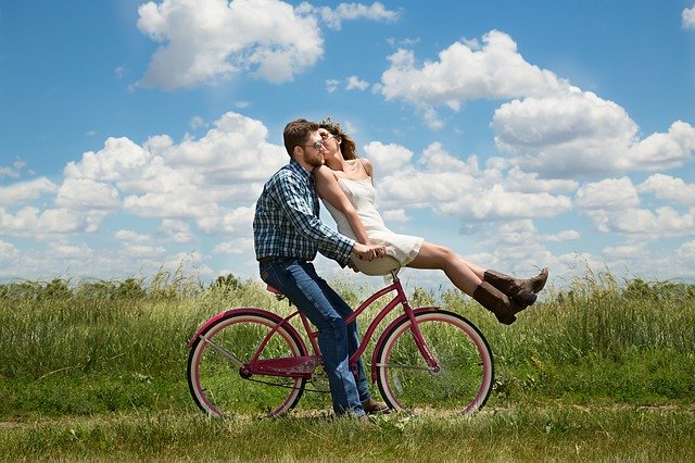Pár na bicykli.jpg